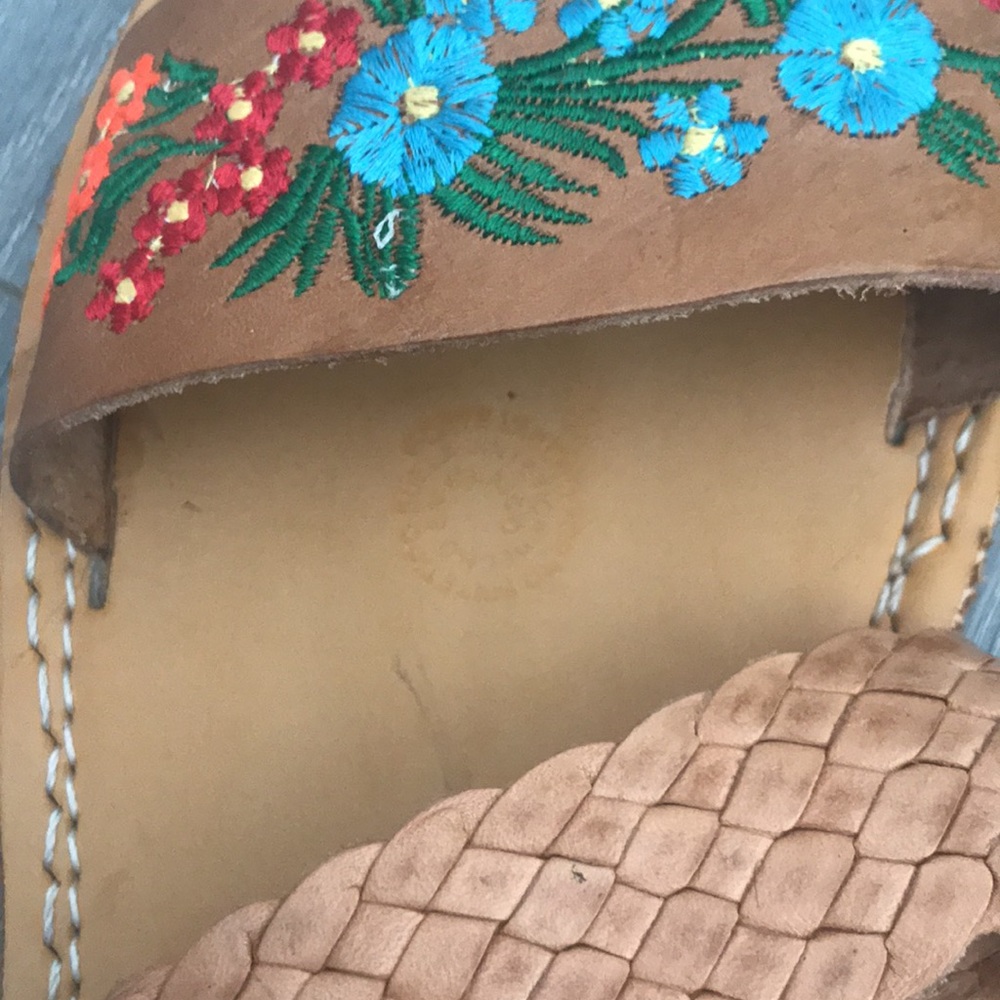 SOLD in BOGO!!!! Handmade Mexican Huaraches Floral Tan Double Strap Sandals - Picture 2 of 7